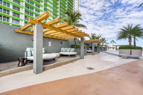 Apartamento en alquiler en Miami, Florida, 1 dormitorio, 73.49 m2 № 1988701 - foto 8