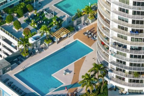 Apartamento en alquiler en Miami, Florida, 1 dormitorio, 73.49 m2 № 1988701 - foto 5