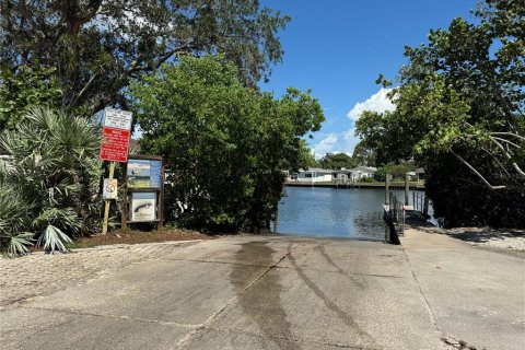 House in Saint Petersburg, Florida 3 bedrooms, 181.72 sq.m. № 1511632 - photo 30