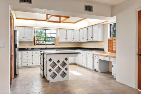 House in Saint Petersburg, Florida 3 bedrooms, 181.72 sq.m. № 1511632 - photo 18