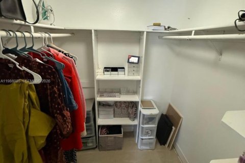 Condo in Hallandale Beach, Florida, 2 bedrooms  № 2051305 - photo 5