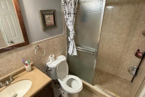 Condo in Hallandale Beach, Florida, 2 bedrooms  № 2051305 - photo 7