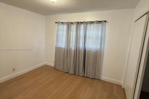 Condo in Hallandale Beach, Florida, 2 bedrooms  № 2051305 - photo 8