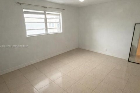 Condo in Hallandale Beach, Florida, 2 bedrooms  № 2051305 - photo 4