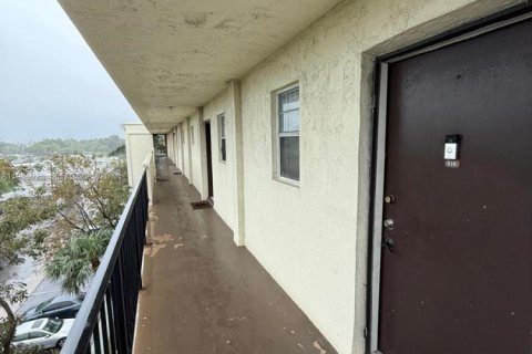 Condo in Hallandale Beach, Florida, 2 bedrooms  № 2051305