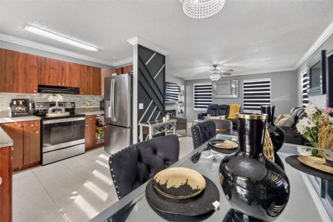 Villa ou maison à louer à Miami, Floride: 3 chambres, 104.52 m2 № 1997618 - photo 14