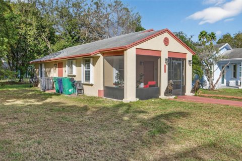 Villa ou maison à louer à Miami, Floride: 3 chambres, 104.52 m2 № 1997618 - photo 4