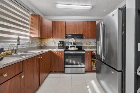 Villa ou maison à louer à Miami, Floride: 3 chambres, 104.52 m2 № 1997618 - photo 12