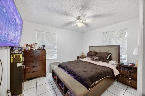 Villa ou maison à louer à Miami, Floride: 3 chambres, 104.52 m2 № 1997618 - photo 15