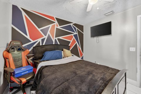 Villa ou maison à louer à Miami, Floride: 3 chambres, 104.52 m2 № 1997618 - photo 25