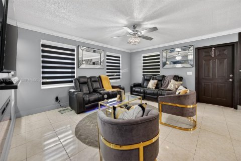 Villa ou maison à louer à Miami, Floride: 3 chambres, 104.52 m2 № 1997618 - photo 7