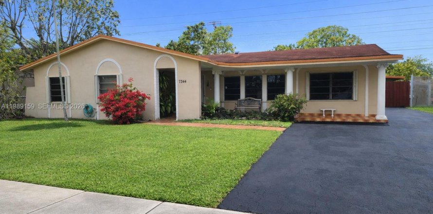 House in Miami, Florida 4 bedrooms, 190.17 sq.m. № 2051460