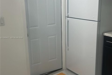 Снять в аренду коммерческую недвижимость в Хомстед, Флорида 1 спальня, 164.62м2, № 2017893 - фото 2