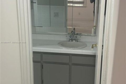 Снять в аренду коммерческую недвижимость в Хомстед, Флорида 1 спальня, 164.62м2, № 2017893 - фото 9