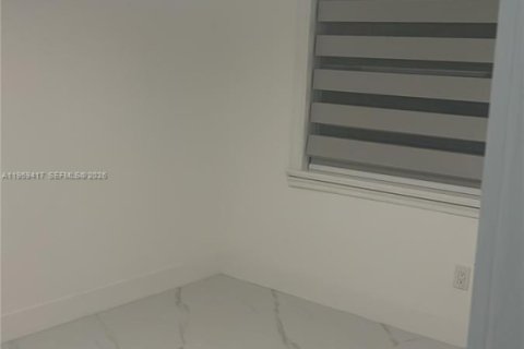 Снять в аренду коммерческую недвижимость в Хомстед, Флорида 1 спальня, 164.62м2, № 2017893 - фото 4