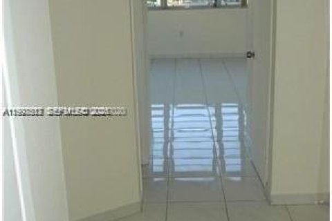 Apartamento en alquiler en Miami, Florida, 2 dormitorios, 122.17 m2 № 2060844 - foto 6