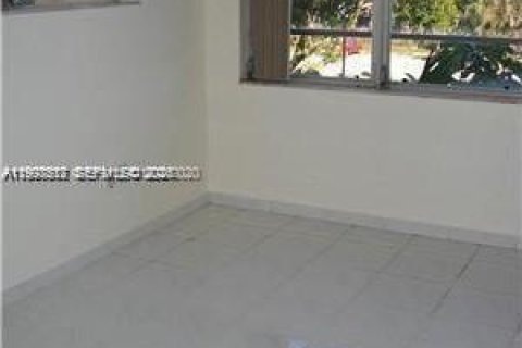 Apartamento en alquiler en Miami, Florida, 2 dormitorios, 122.17 m2 № 2060844 - foto 5
