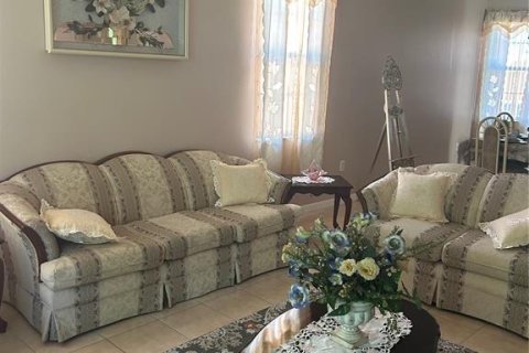 Снять в аренду виллу или дом в Киссимми, Флорида 4 комнаты, 128.86м2, № 1564871 - фото 6