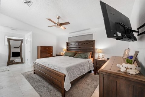 House in Tampa, Florida 3 bedrooms, 119.29 sq.m. № 1781007 - photo 20