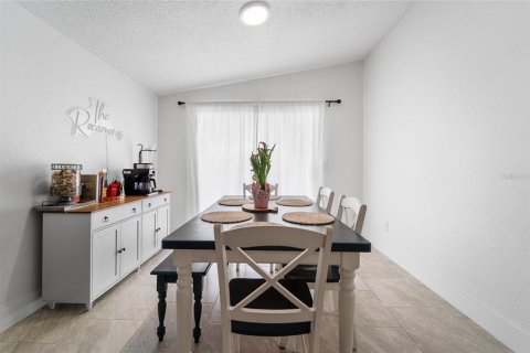 House in Tampa, Florida 3 bedrooms, 119.29 sq.m. № 1781007 - photo 15