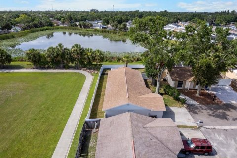 House in Tampa, Florida 3 bedrooms, 119.29 sq.m. № 1781007 - photo 8
