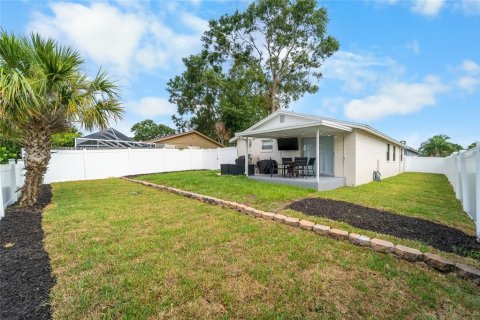 House in Tampa, Florida 3 bedrooms, 119.29 sq.m. № 1781007 - photo 5