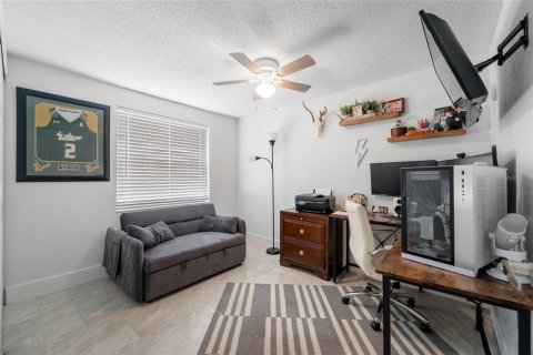 House in Tampa, Florida 3 bedrooms, 119.29 sq.m. № 1781007 - photo 23