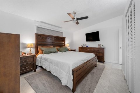 House in Tampa, Florida 3 bedrooms, 119.29 sq.m. № 1781007 - photo 24