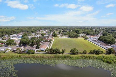 House in Tampa, Florida 3 bedrooms, 119.29 sq.m. № 1781007 - photo 30