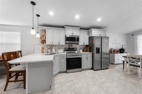 House in Tampa, Florida 3 bedrooms, 119.29 sq.m. № 1781007 - photo 10