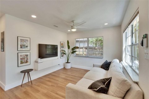 Casa en venta en Tampa, Florida, 3 dormitorios, 101.82 m2 № 1631308 - foto 6