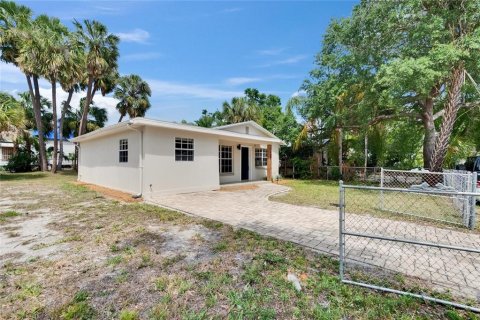 House in Tampa, Florida 3 bedrooms, 101.82 sq.m. № 1631308 - photo 4