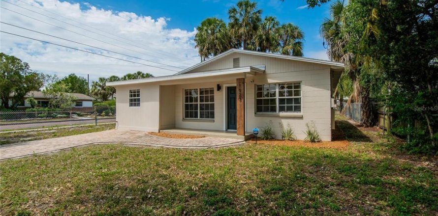 House in Tampa, Florida 3 bedrooms, 101.82 sq.m. № 1631308