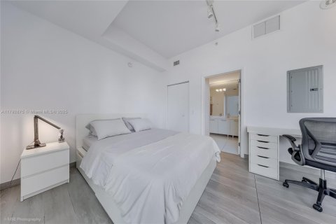 Condo in Miami, Florida, 1 bedroom  № 1699887 - photo 6