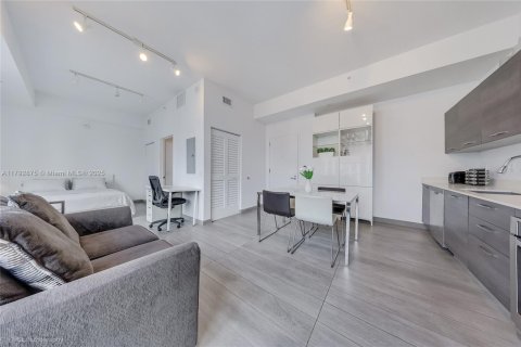 Condo in Miami, Florida, 1 bedroom  № 1699887 - photo 4
