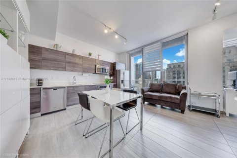 Condo in Miami, Florida, 1 bedroom  № 1699887 - photo 1