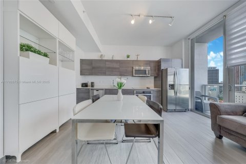 Condo in Miami, Florida, 1 bedroom  № 1699887 - photo 2