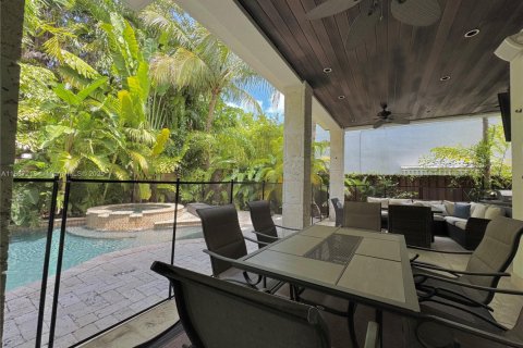 House in Miami, Florida 4 bedrooms, 389.35 sq.m. № 1932872 - photo 19