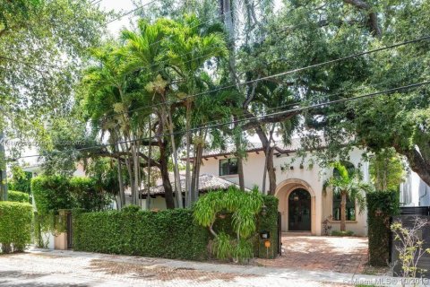 House in Miami, Florida 4 bedrooms, 389.35 sq.m. № 1932872 - photo 1
