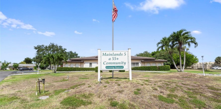 House in Tamarac, Florida 2 bedrooms, 100.52 sq.m. № 1207454