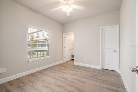 Apartment in Gainesville, Florida 5 bedrooms, 302.49 sq.m. № 2231342 - photo 16