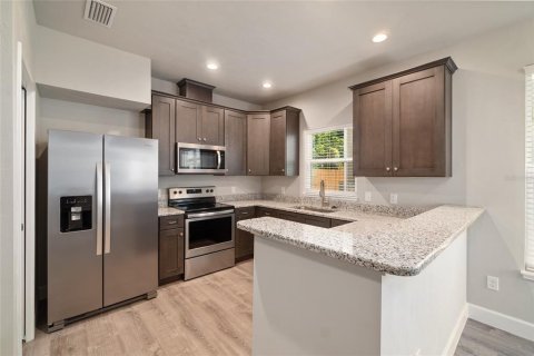 Apartment in Gainesville, Florida 5 bedrooms, 302.49 sq.m. № 2231342 - photo 3