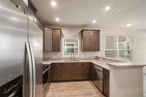 Apartment in Gainesville, Florida 5 bedrooms, 302.49 sq.m. № 2231342 - photo 5