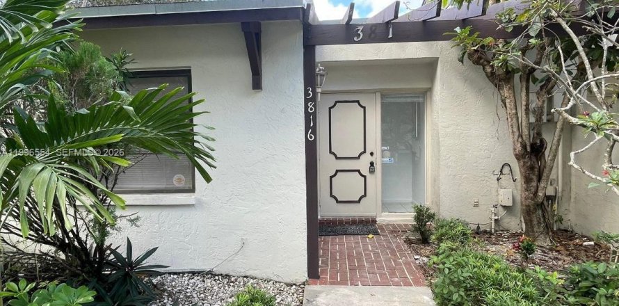 Adosado en Miramar, Florida 2 dormitorios, 98.48 m2 № 2058447