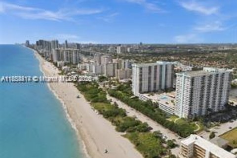 Copropriété à louer à Hollywood, Floride: 1 chambre, 80.27 m2 № 1962404 - photo 1
