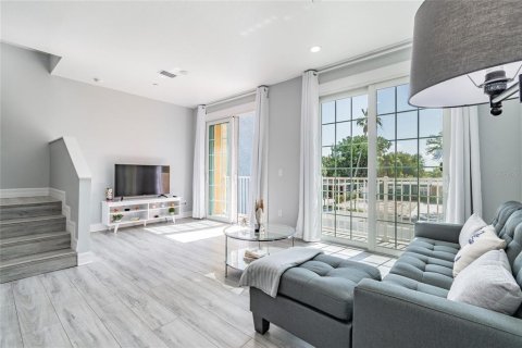 Townhouse in Indian Rocks Beach, Florida 3 bedrooms, 155.33 sq.m. № 1822661 - photo 12