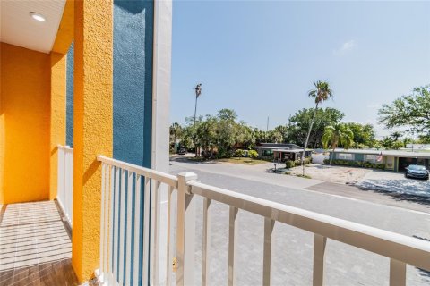 Townhouse in Indian Rocks Beach, Florida 3 bedrooms, 155.33 sq.m. № 1822661 - photo 25