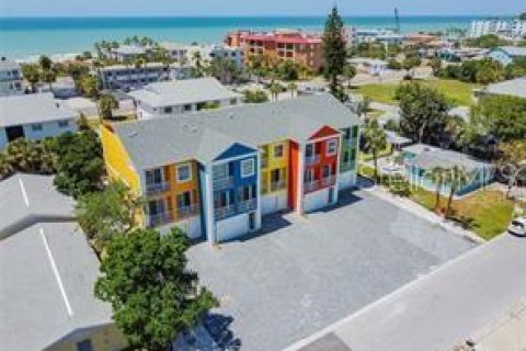 Townhouse in Indian Rocks Beach, Florida 3 bedrooms, 155.33 sq.m. № 1822661 - photo 2
