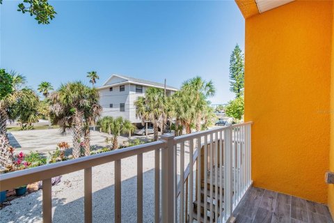 Townhouse in Indian Rocks Beach, Florida 3 bedrooms, 155.33 sq.m. № 1822661 - photo 29