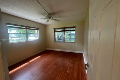 Copropriété à vendre à Deerfield Beach, Floride: 2 chambres, 76.18 m2 № 2015219 - photo 4